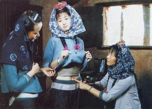 寡妇村在线观看,揭开神秘面纱的悲情村落在线揭秘  第2张